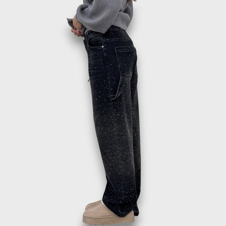Nolene – Jeans con acabado brillante y carácter urbano