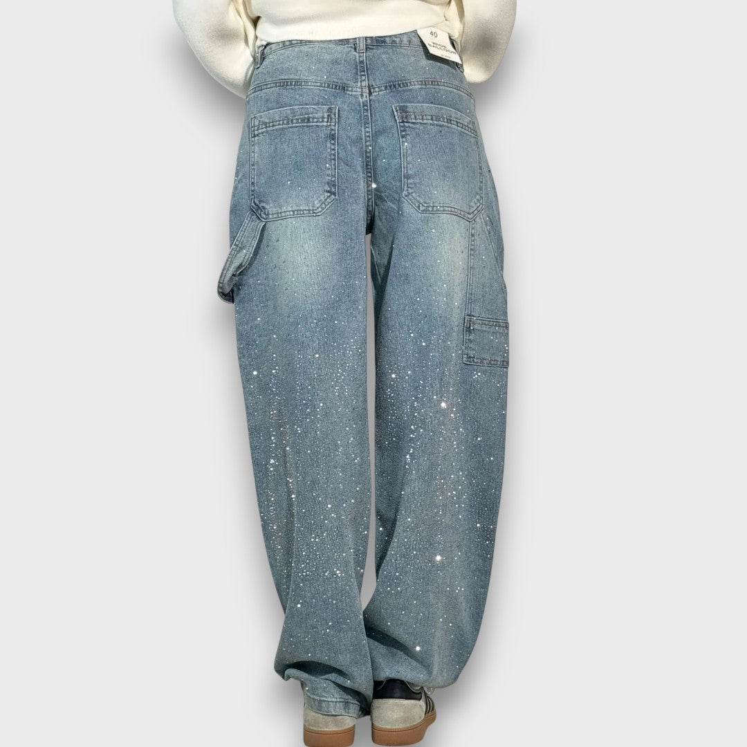 Nolene – Jeans con acabado brillante y carácter urbano