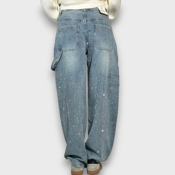 Nolene – Jeans con acabado brillante y carácter urbano