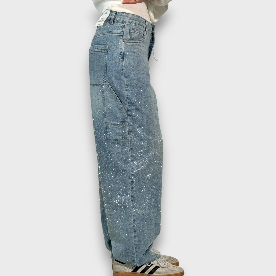 Nolene – Jeans con acabado brillante y carácter urbano