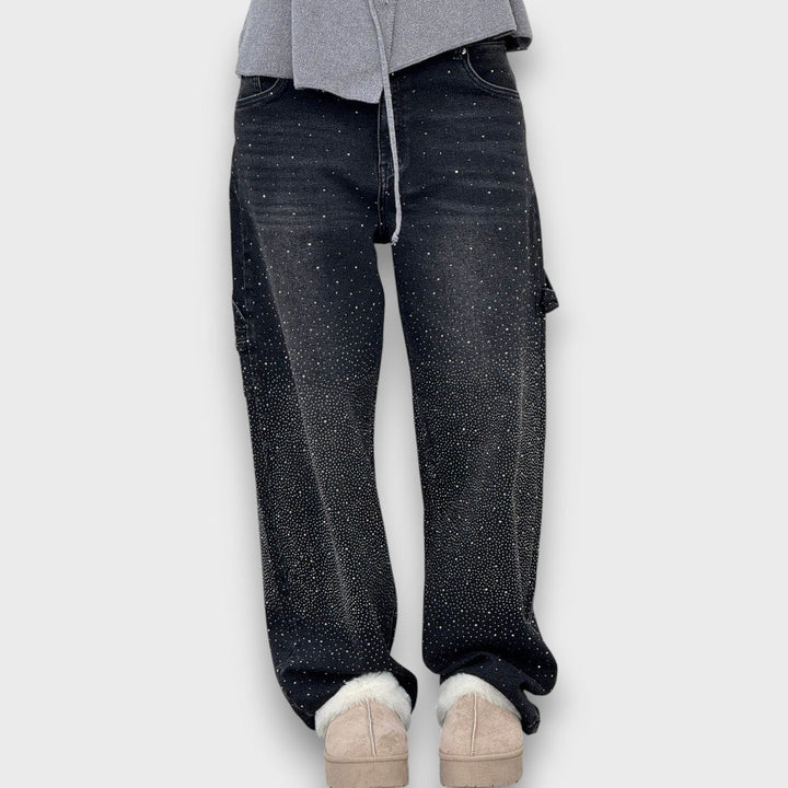 Nolene – Jeans con acabado brillante y carácter urbano